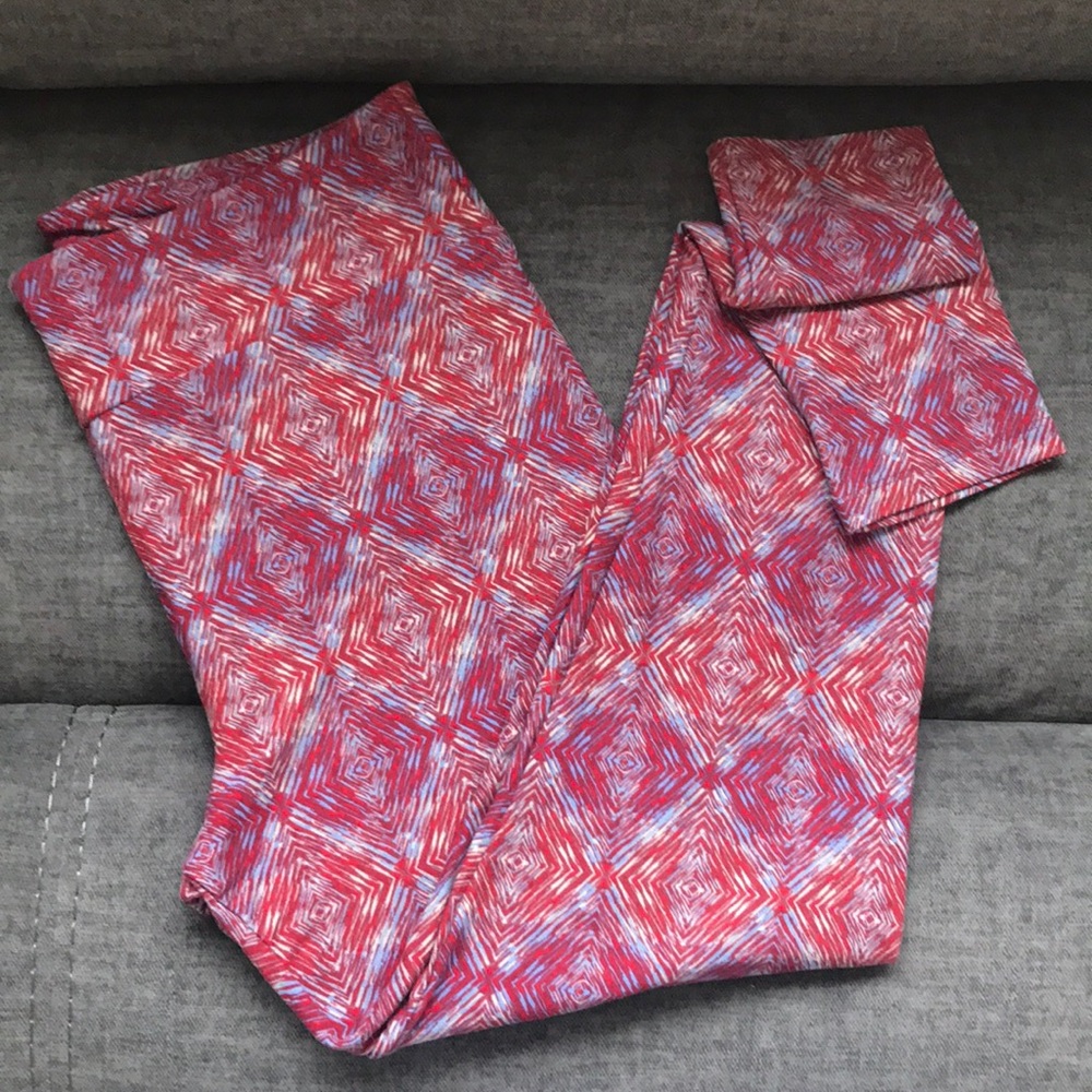 LuLaRoe Tall & Curvy Leggings